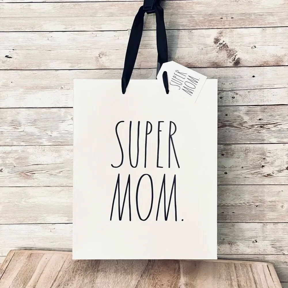 NWT Rae Dunn White Super Mom gift bag with bees & hanging to:/from: little card